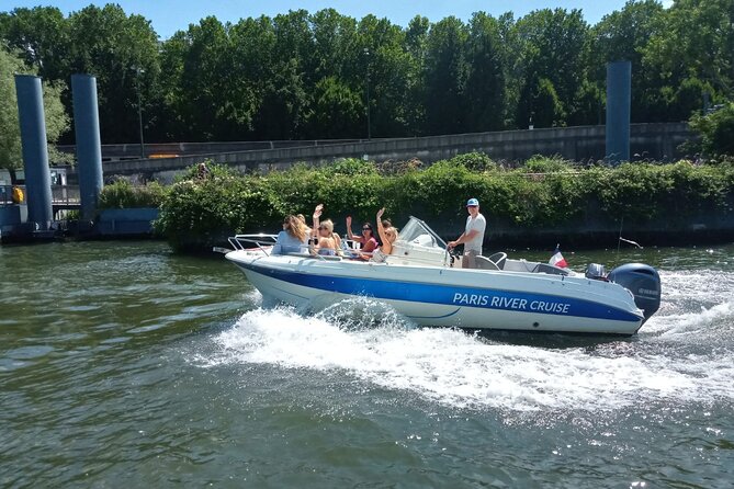 Paris Private Seine River Cruise with your Captain Guide - Île de la Cité and Île Saint-Louis: The River’s Oldest Core of Paris