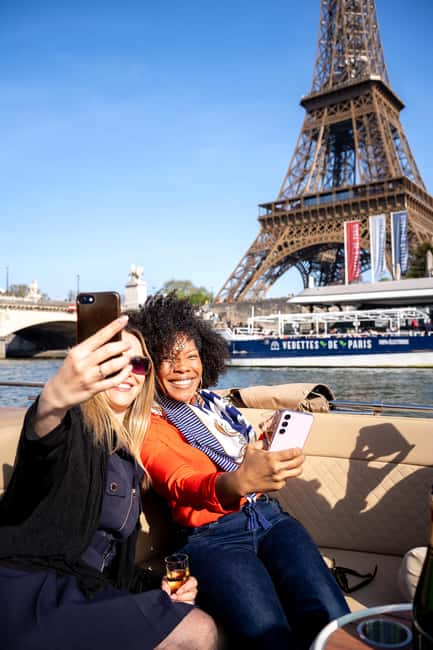 Paris: Private Small Boat Cruise with Rosé and Macarons - Key things I’d watch for