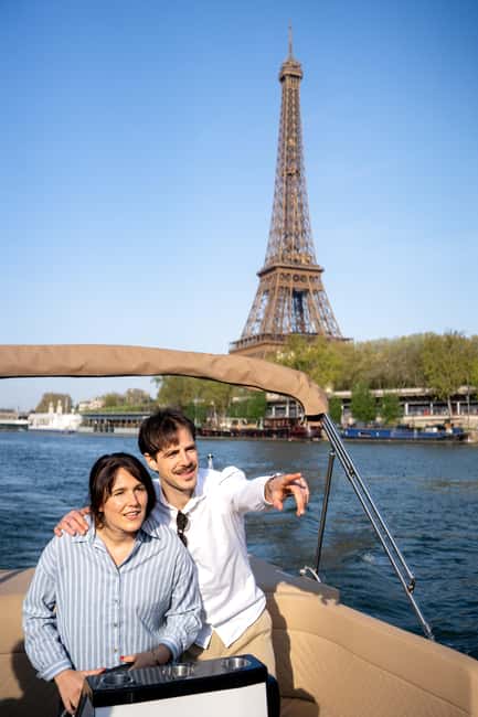 Paris: Private Small Boat Cruise with Rosé and Macarons - The Eiffel Tower: 10 minutes for photos from the Seine