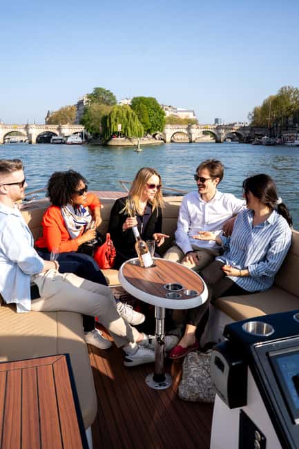 Paris: Private Small Boat Cruise with Rosé and Macarons - Getting to Escale Beaugrenelle near Pont de Beaugrenelle