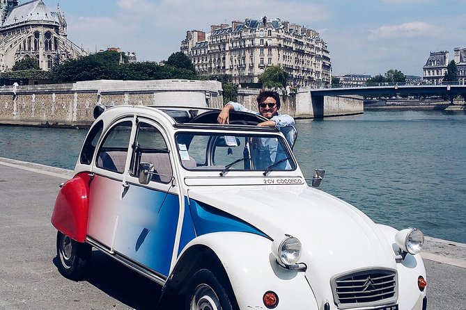 Paris Private Tour: Romantic Tour in a 2CV - Hotel pickup and private guide: what changes vs. group tours