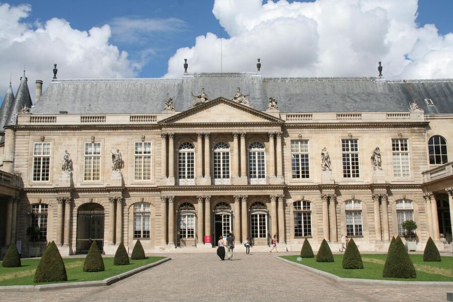 Paris: Private Tour with a Local Guide - Price and value: is $64 per person a good deal for this format?