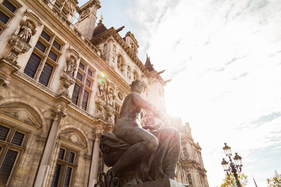 Paris: Private Tour with Locals – Highlights & Hidden Gems - Meet at Louvre-Rivoli: find the start fast and start smart
