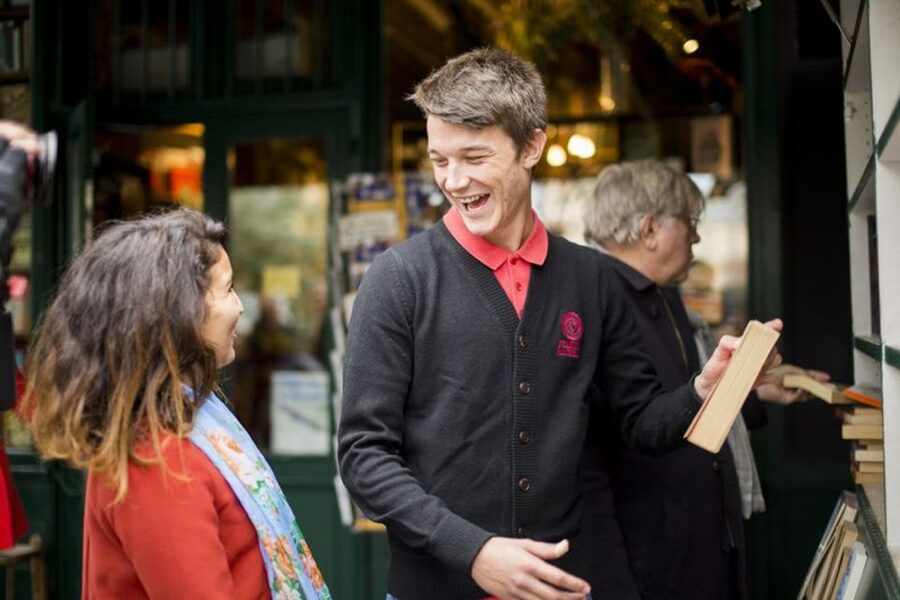 Paris: Private Tour with Locals – Highlights & Hidden Gems - Hidden-side streets: how the local guide turns walking into understanding