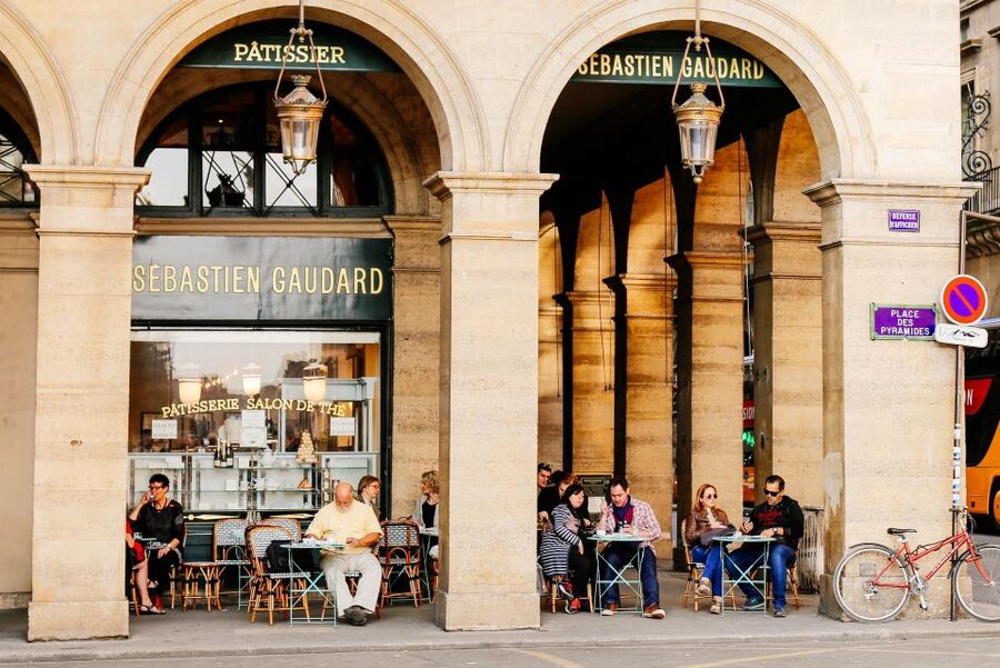 Paris: Private Tour with Locals – Highlights & Hidden Gems - The included local drink/tasting: a small stop with real payoff