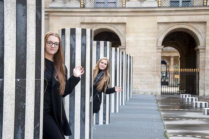 Paris Private Walking Tour with a Personal Photographer - Why a personal photographer beats selfie chaos in central Paris