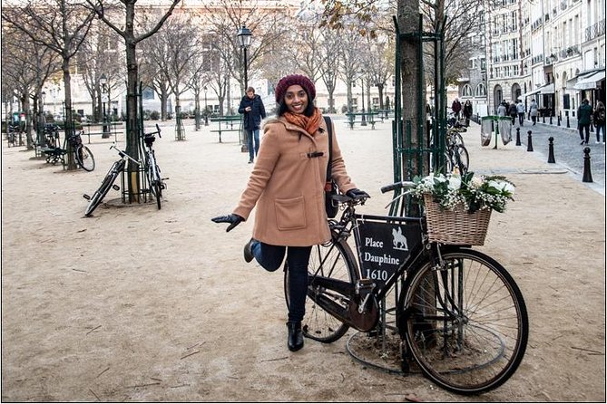 Paris Private Walking Tour with a Personal Photographer - Choosing your Paris backdrops: Louvre, Royal Palace Gardens, Seine, Eiffel Tower