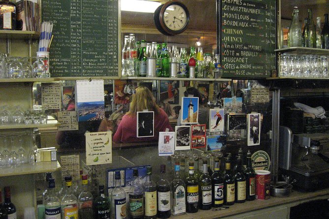 Paris Private Wine Tasting and Walk - How your guide turns wine into something you can order