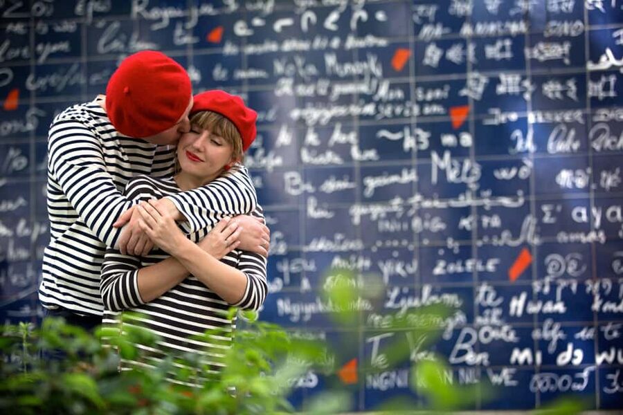 Paris Pro Photography: Best Private Photoshoot - Street-Level Paris: Candid Moments and Quick History Stops
