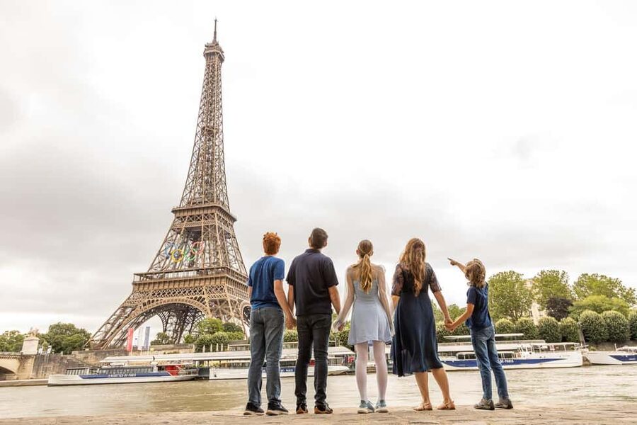 Paris: Professional Photoshoot - Pont de Bir-Hakeim: a smart start for Eiffel Tower photos