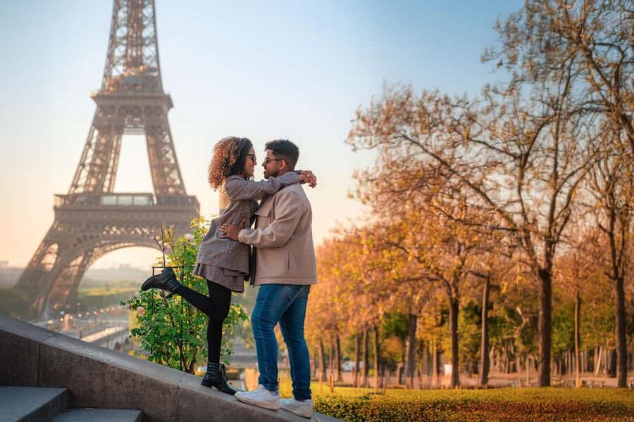 Paris: Professional Photoshoot with the Eiffel Tower - Why this Eiffel Tower photoshoot works better than selfies
