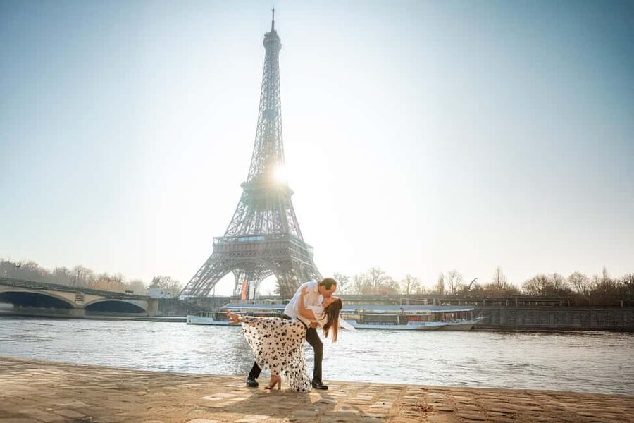 Paris: Professional Photoshoot with the Eiffel Tower - Your Eiffel Tower photo stops: getting variety from one iconic view