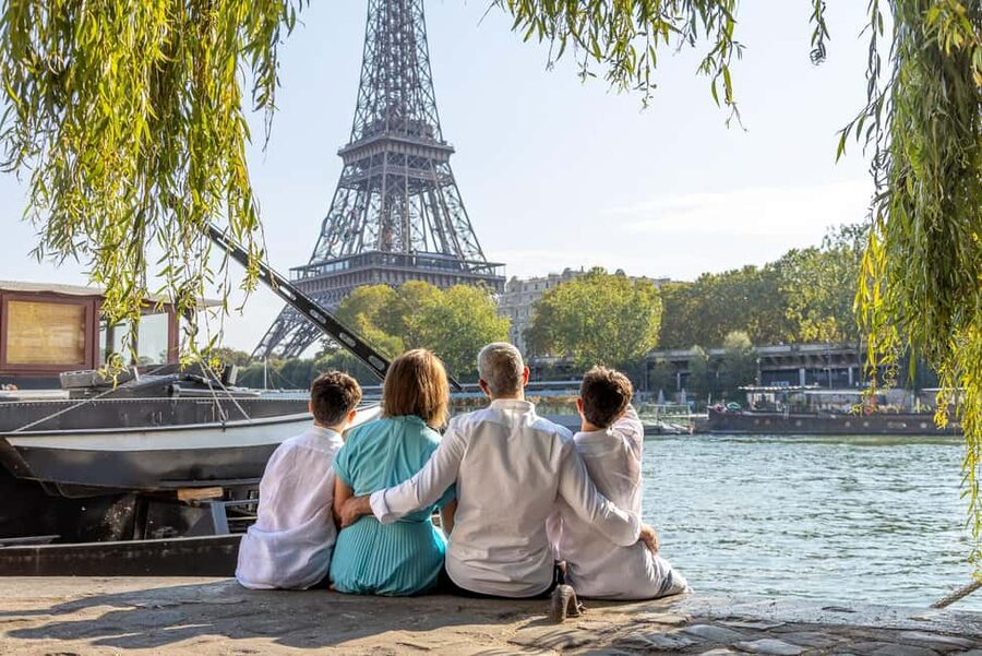 Paris: Professional Photoshoot - The route from Pont de Bir-Hakeim to Trocadéro (and why it works)