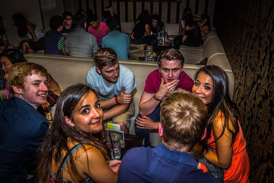 Paris: Pub Crawl with Shots and Nightclub Entry - Key things that make this pub crawl work