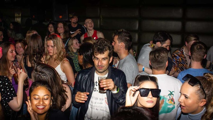 Paris: Pub Crawl with Shots and Nightclub Entry - The Bar Crawl Circuit (3 to 4 Stops) and Why the Vibes Change