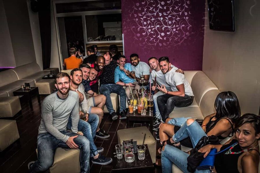 Paris: Pub Crawl with Shots and Nightclub Entry - FAQ