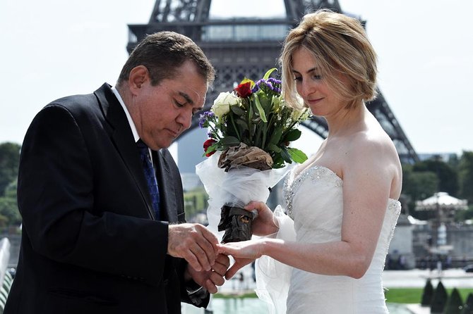Paris Renew Your Wedding Vows Experience with Professional Photographer - Key things to know