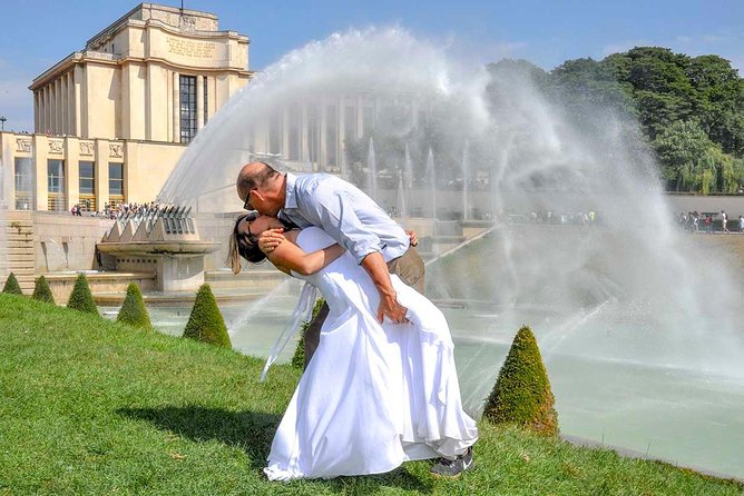 Paris Renew Your Wedding Vows Experience with Professional Photographer - Guest Management: Couples, Kids, and Everyone Else
