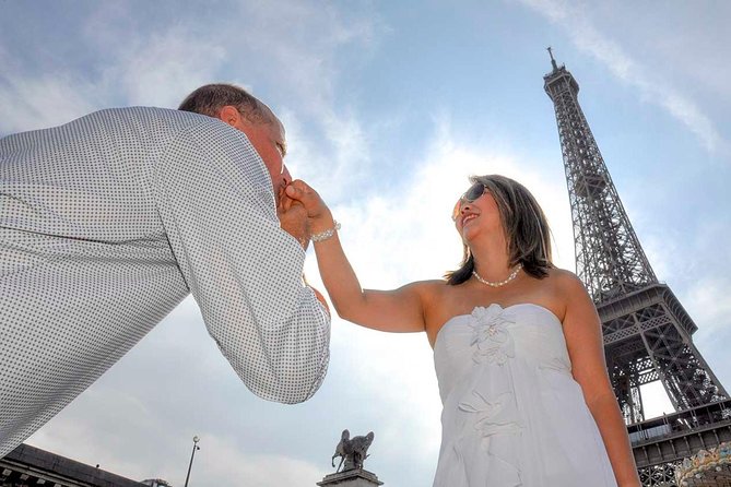Paris Renew Your Wedding Vows Experience with Professional Photographer - The Photographer’s Job: From Poses to Perfect Angles