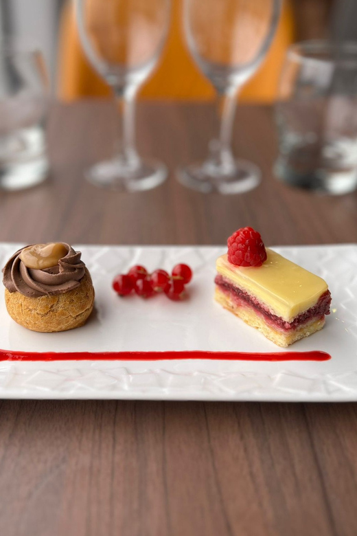 Paris: River Seine Cruise with 3-Course Lunch - The sightseeing route: Musée d’Orsay to the Eiffel Tower (and beyond)