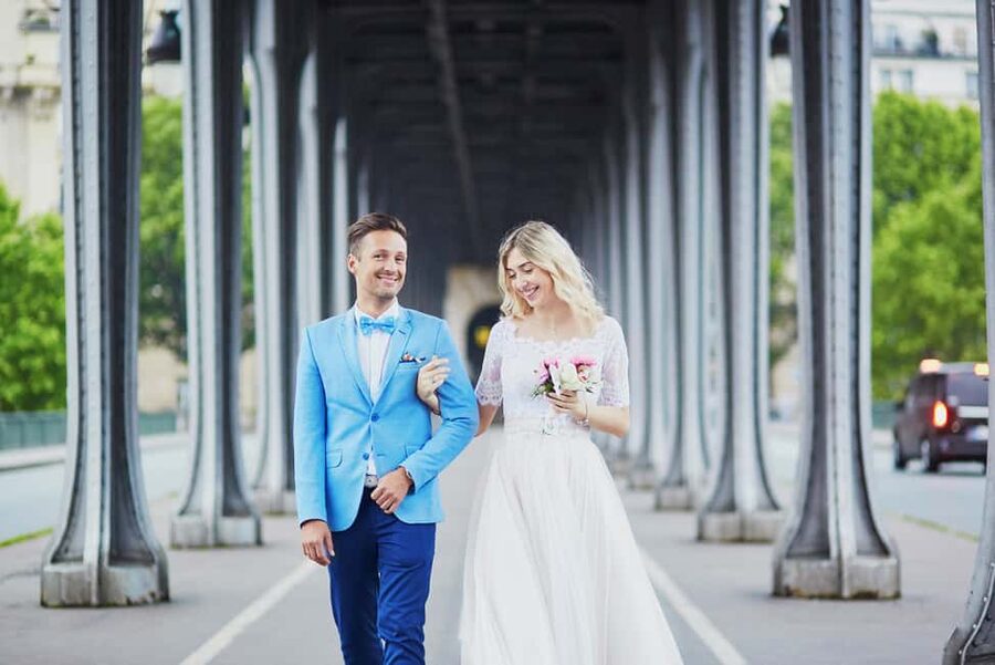 Paris: Romantic Couple Photoshoot (with flower bouquet!) - Language, Timing, and the One Thing You Should Confirm