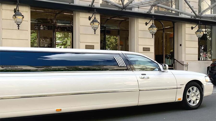 Paris: Romantic Limousine Tour - Why A One-Hour Private Limousine Date Works in Paris