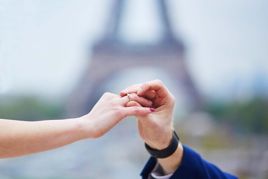 Paris: Romantic Photoshoot for Couples - Choosing the right time: crowds, light, and proposal-friendly planning