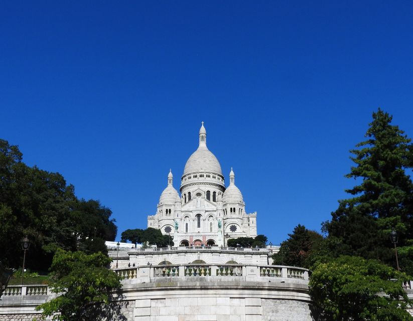Paris: Sacré-Coeur and Montmartre Tour with Expert Guide - Key Takeaways Before You Walk Up the Hill