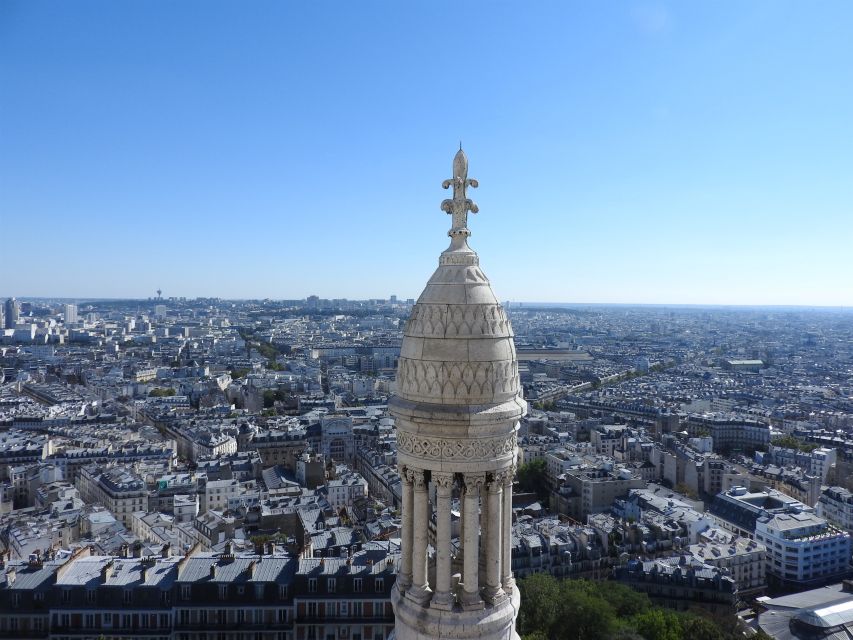 Paris: Sacré-Coeur and Montmartre Tour with Expert Guide - Place du Tertre: The Famous Square, With a Guided Frame