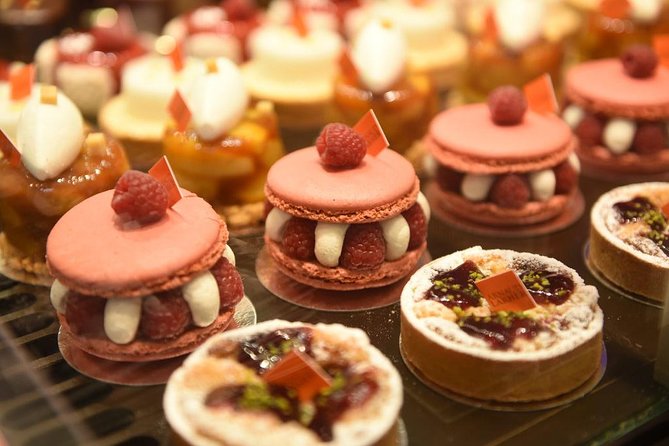 Paris Saint-Germain French Gastronomy Tasting Food Tour - Stop 1: Les Deux Magots and the café-history tasting run