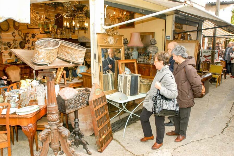 Paris: Saint Ouen Flea Market Guided Tour - Saint-Ouen flea markets: why this feels more like a hunt than a stroll