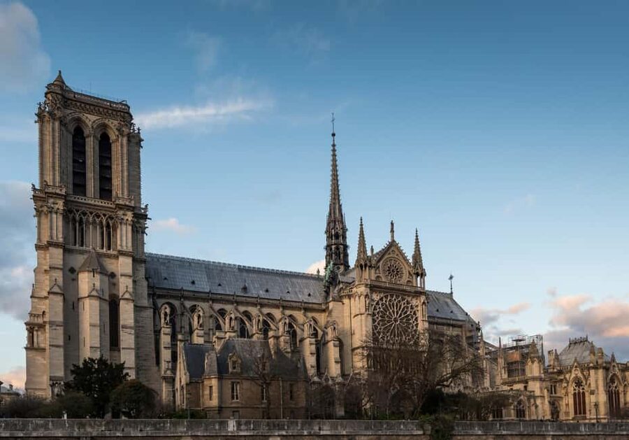 Paris: Sainte-Chapelle Entry with Notre Dame Outdoor Tour - Pont au Double start: the easy way to begin