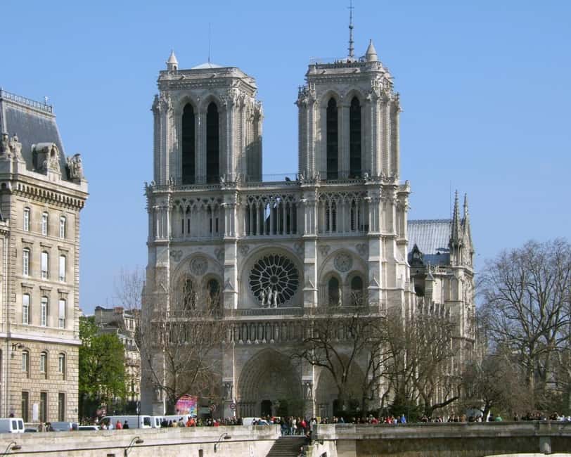 Paris: Sainte-Chapelle Entry with Notre Dame Outdoor Tour - Notre Dame outdoor walk: what the guide helps you notice