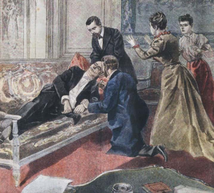Paris : Scandals Guided Walking Tour - Meeting at Bourse de Commerce and Spotting Your Guide Fast
