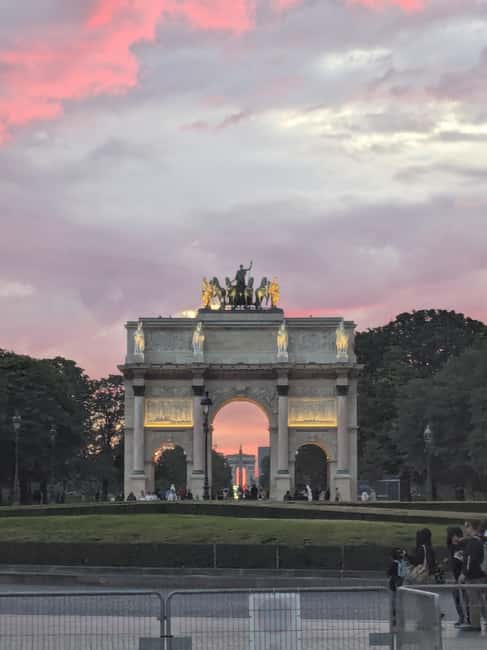 Paris : Scandals Guided Walking Tour - Louvre Area Without the Lecture Feel