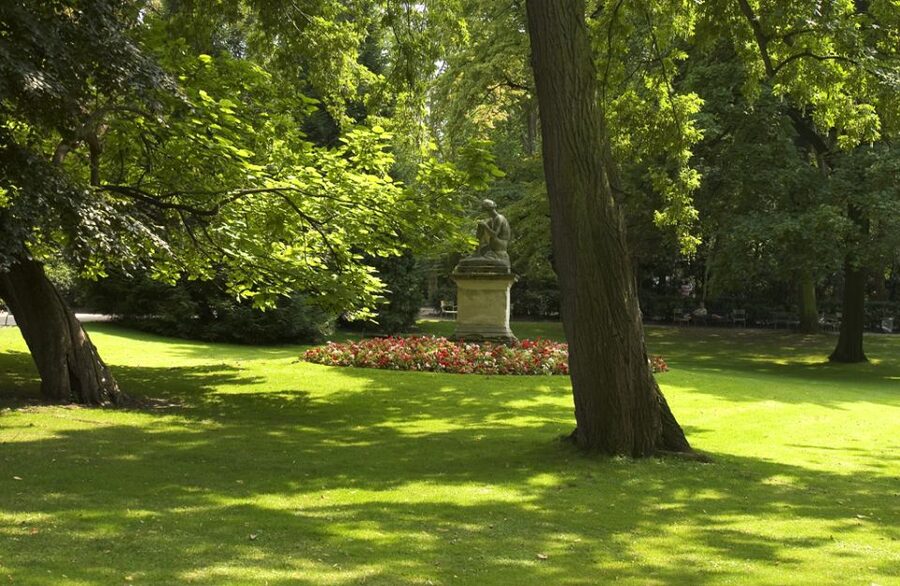 Paris Secret Gardens 1.30 hour long Walking Tour - Quirky stops: roses, chessboards, and even cemeteries or hospitals