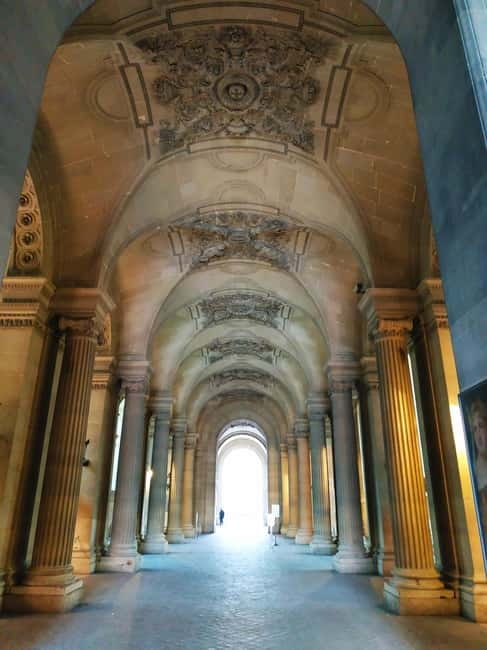 Paris: See 15 to 30 Top Sights with a Fun Guide - Why a 5-hour highlights loop works in Paris