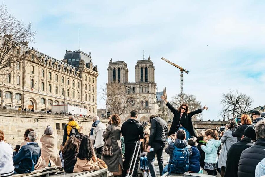 Paris: Seine Cruise and Macaron Tasting by the Eiffel Tower - Who this Seine cruise and macaron tasting suits best