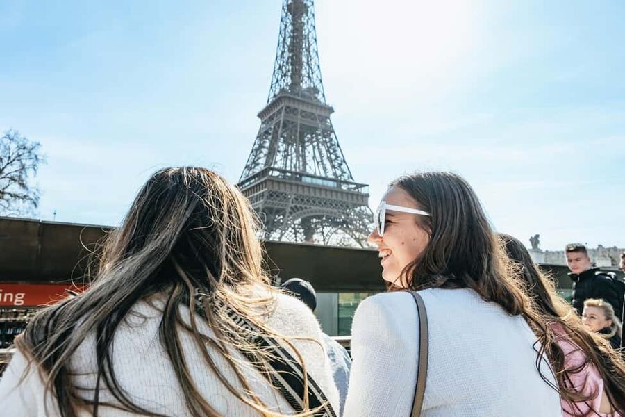 Paris: Seine Cruise and Macaron Tasting by the Eiffel Tower - Should you book the Seine cruise and macaron tasting?