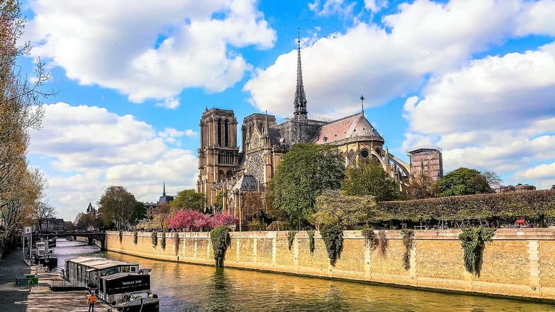 Paris: Seine Cruise & Crepe Tasting near the Eiffel Tower - Audio Guide on Boat and Phone: How to Use It
