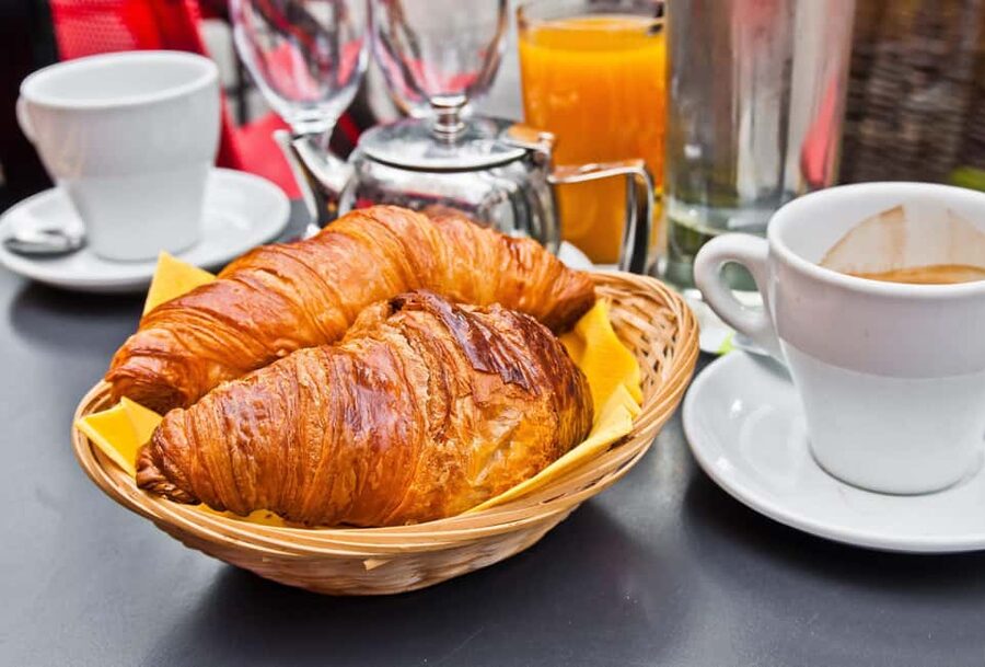 Paris: Seine Cruise & French Breakfast by the Eiffel Tower - Getting Onboard: Port de la Bourdonnais and Pontoon No. 3