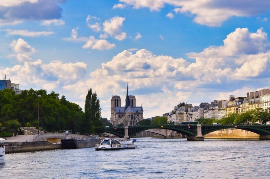 Paris: Seine Cruise with Snack/Optional Eiffel Tower Ticket - Meeting the Boats: Timing, Locations, and What to Watch