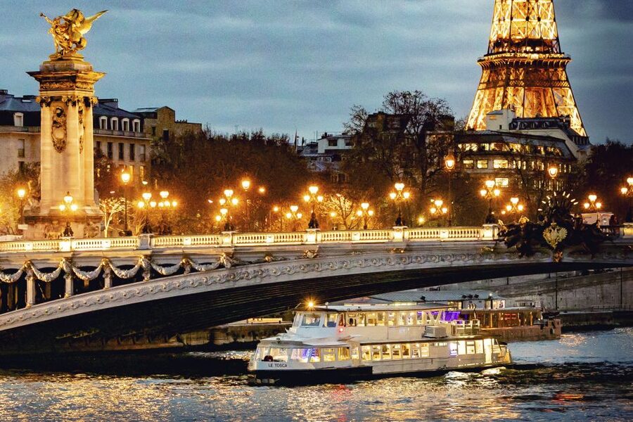 Paris: Seine Dinner Cruise from Eiffel Tower/Liberty Statue - A Cozy Restaurant-Boat Feeling with Views From the Upper Deck