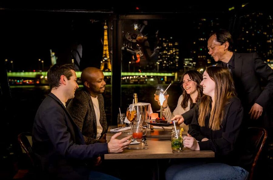 Paris: Seine River Champagne Dinner Cruise with Live Music - The onboard 3-course menu: seasonal choices and the little extras
