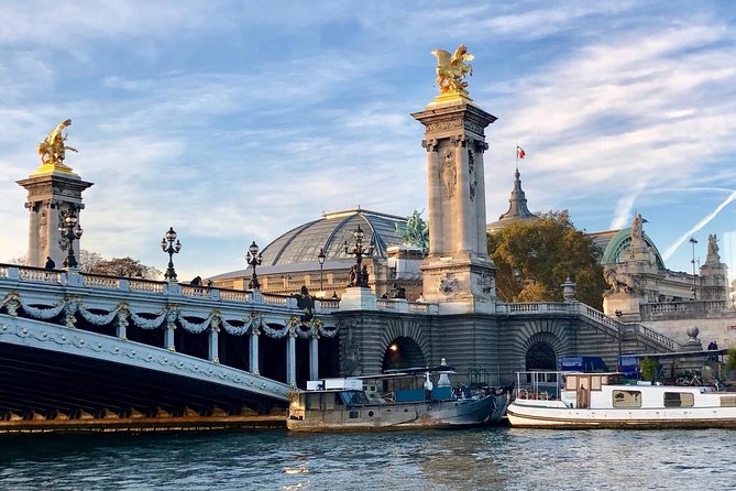 Paris Seine River Champagne Tasting Cruise - Getting on board at Vedettes de Paris and keeping the night smooth