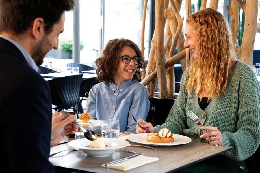 Paris: Seine River Cruise and 3-course Bistro Lunch - The 1-Hour Seine Cruise: Comfort + Big-Window Views