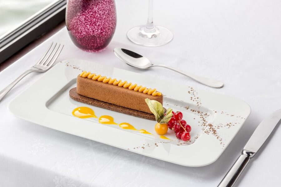 Paris: Seine River Cruise with 3-Course Dinner & Live Music - Getting to Paris Seine Marina without stress