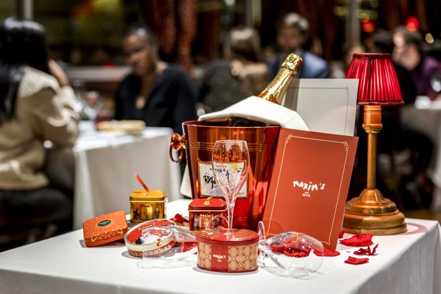 Paris: Seine River Cruise with 3-Course Dinner & Live Music - Picking the right sailing time: 6:45 or 9:15