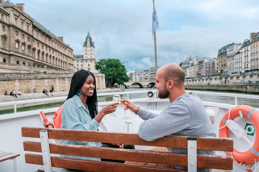 Paris: Seine River Cruise with Champagne from Eiffel Tower - Your Seine Route: Eiffel Tower to Grand Palais in One Calm Hour