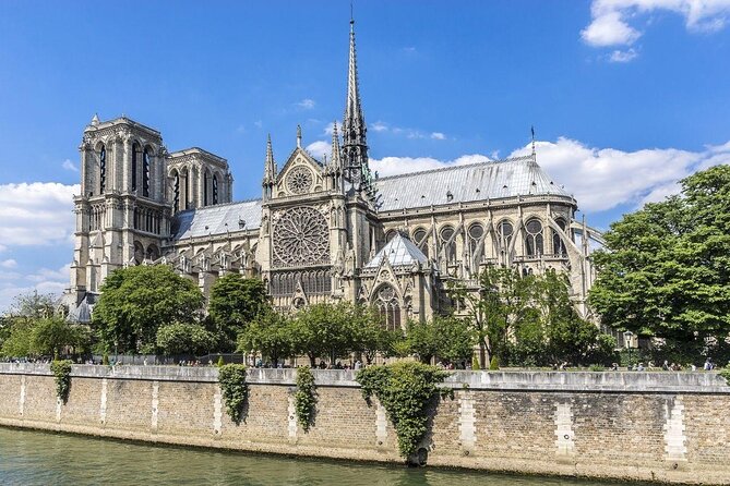 Paris Seine River Dinner Cruise with Champagne and Window Seating - Key highlights worth aiming for